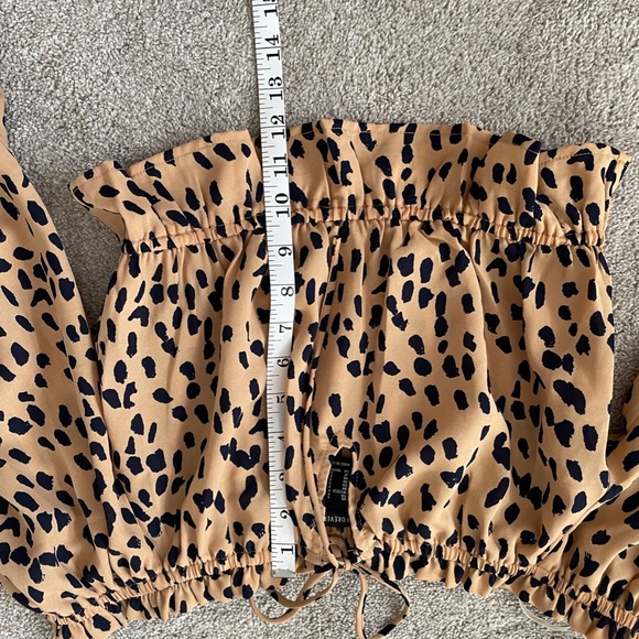 Cheetah Crop-Top Blouse - Picture 4 of 4